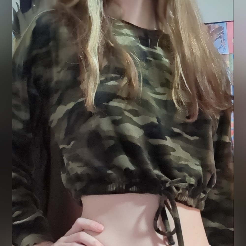 Camo shirt (crop top tie)